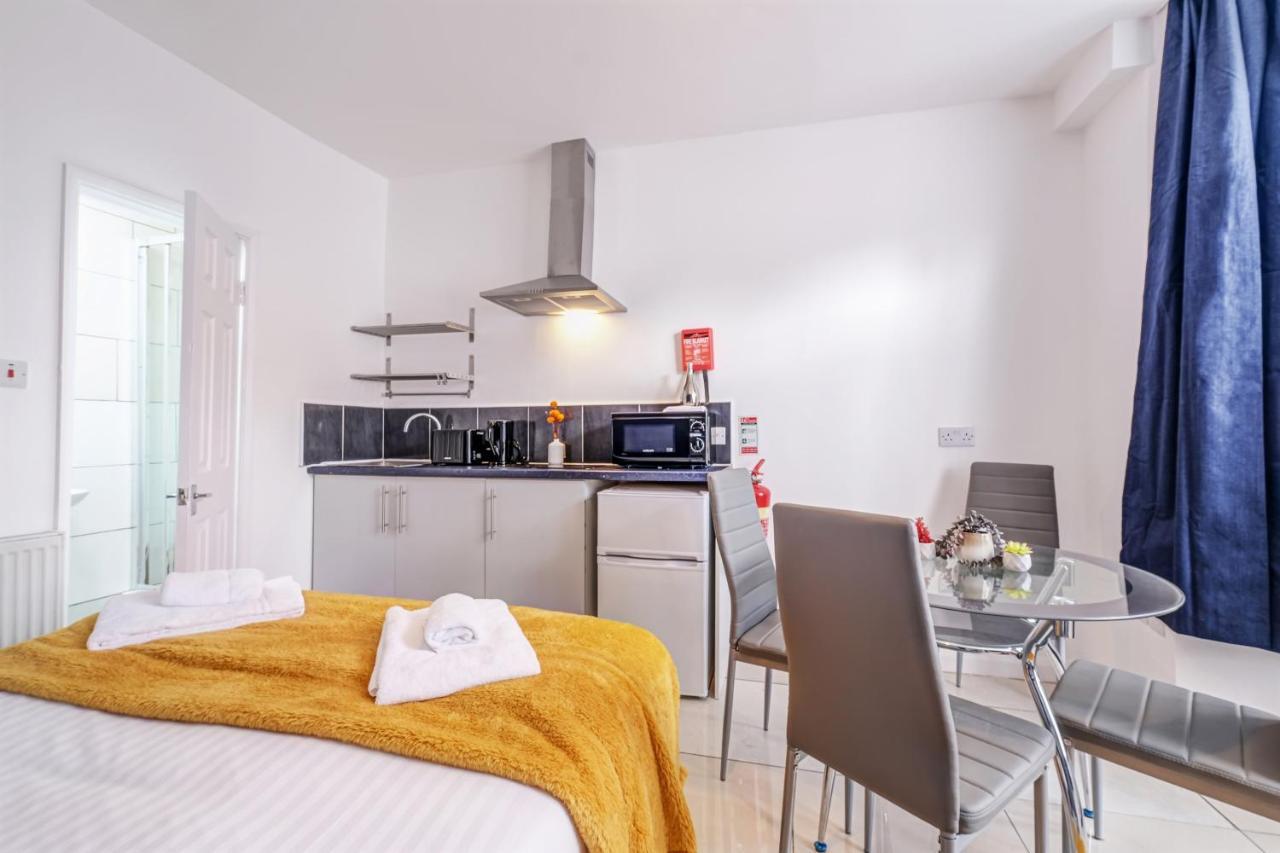Fernbank Rooms Sudbury Hill, Harrow, Self-Contained Studios With En-Suite Harrow on the Hill 外观 照片