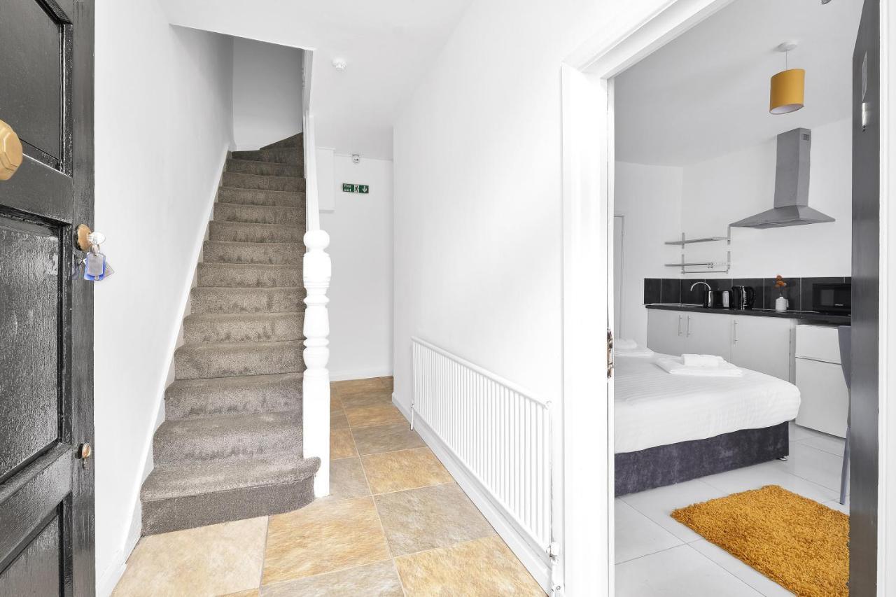 Fernbank Rooms Sudbury Hill, Harrow, Self-Contained Studios With En-Suite Harrow on the Hill 外观 照片