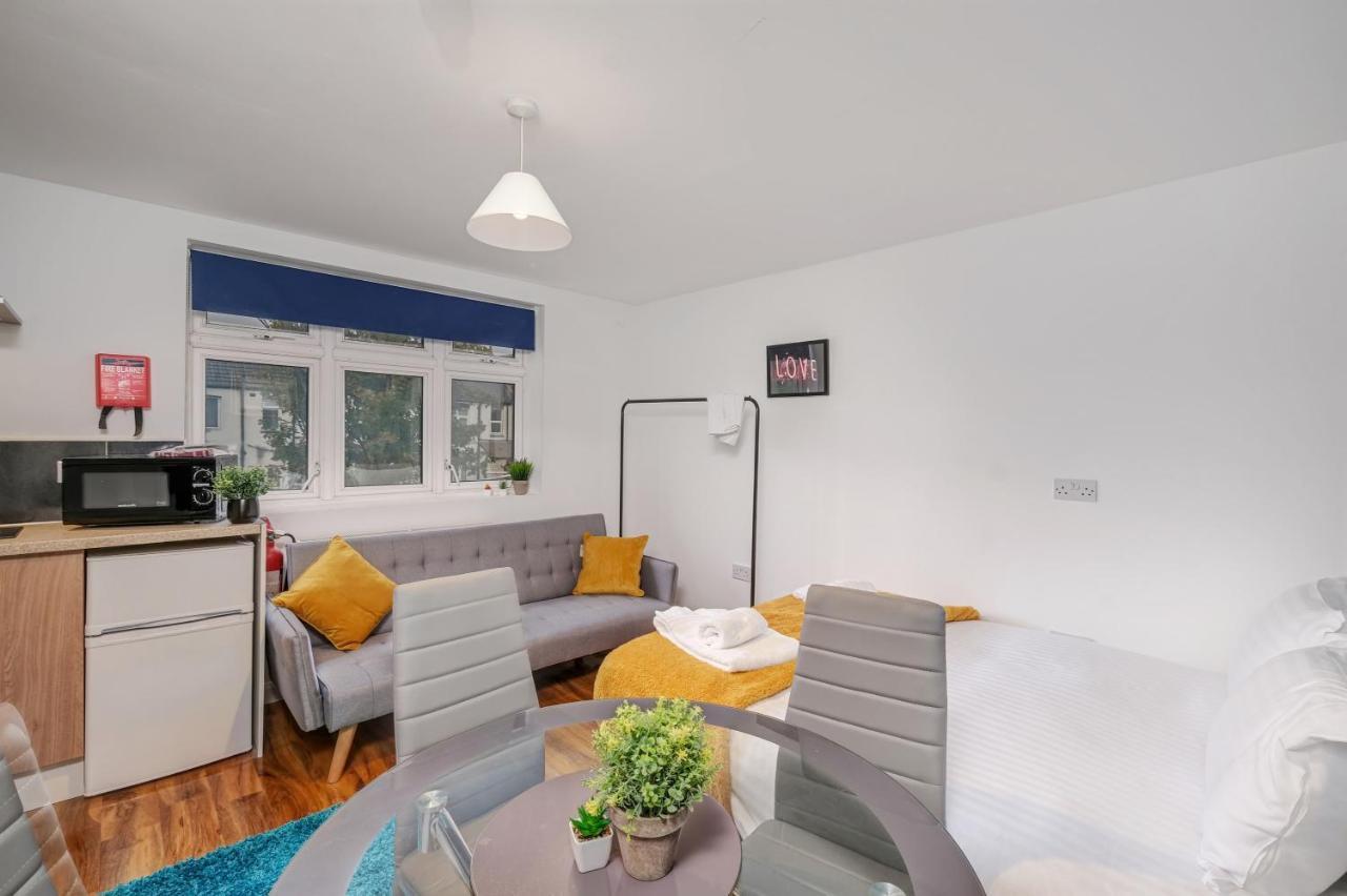 Fernbank Rooms Sudbury Hill, Harrow, Self-Contained Studios With En-Suite Harrow on the Hill 外观 照片